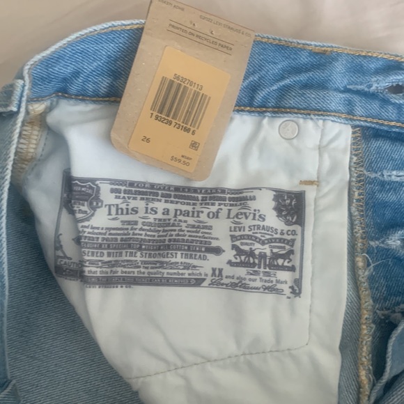 Levi’s 501 Shorts size 26, high rise, fitted through hip - Picture 5 of 5